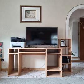 scrivania e cubo portaoggetti