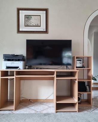 scrivania e cubo portaoggetti