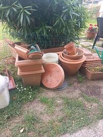 Vasi e vasche di varie dimensioni