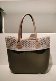 Borsa O Bag media grigia con manici e copertura