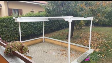 Pergola per giardino con telo scorrevole 