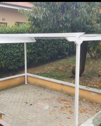 Pergola per giardino con telo scorrevole 