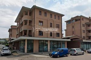 Box auto doppio in contesto recente