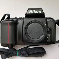 NIKON F-601 AF QUARZ DATE REFLEX 35 MM. CORPO 1990