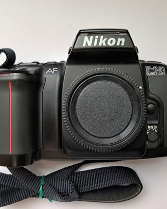 NIKON F-601 AF QUARZ DATE REFLEX 35 MM. CORPO 1990