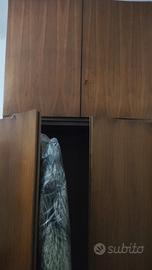 armadio in legno colore noce 