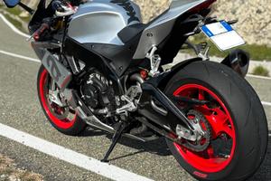 Aprilia rsv-4 RR