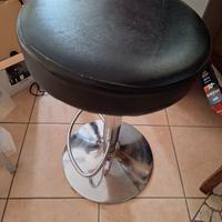 Sgabello regolabile in altezza