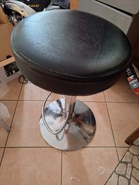 Sgabello regolabile in altezza