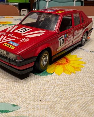 Alfa Romeo 75 Bburago 1/24
