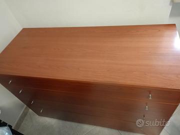 Comò di legno