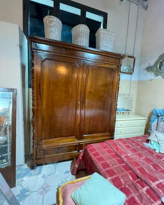 Armadio antico, dimensioni 236 H x 180 L x 58 P,