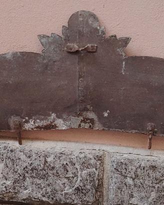 antica insegna in ferro