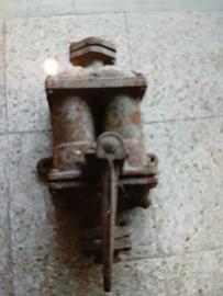 pompa antica non funzionante 