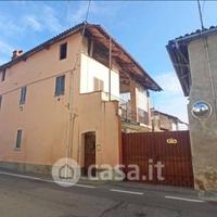 Casa a schiera di corte