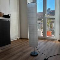 Lampada a terra con carta di riso