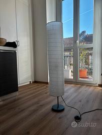 Lampada a terra con carta di riso