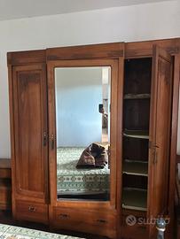 Armadio e comodini di legno
