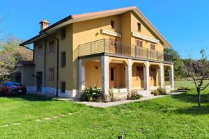 Villa Indipendente con giardino a Sales