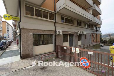 VIA E. VITALE, GARAGE IN CORTE ESTERNA RECINTATA D