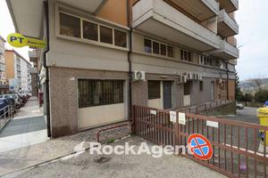 VIA E. VITALE, GARAGE IN CORTE ESTERNA RECINTATA D