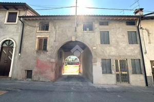 CASA DI CORTE A MONTECCHIO MAGGIORE