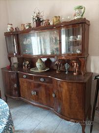 Cristalliera arte povera con  tavolo e sedie