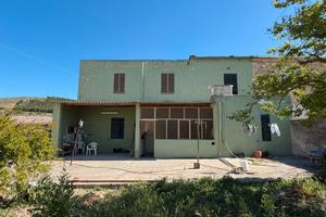 Vendita casa 2 livelli con terreno