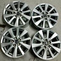 Cerchi in lega R17 di colore grigio