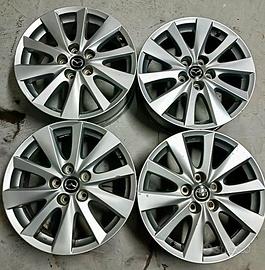 Cerchi in lega R17 di colore grigio