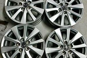 Cerchi in lega R17 di colore grigio