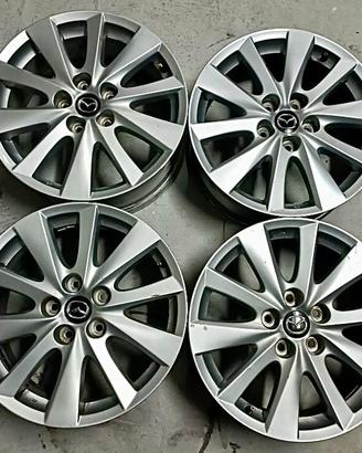 Cerchi in lega R17 di colore grigio