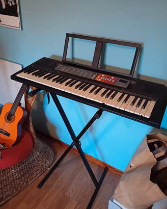 tastiera Yamaha psr f50 con supporto regolabile 