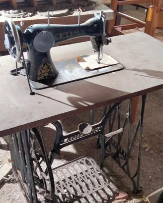 MACCHINA DA CUCIRE  ANNI '900 MODELLO OPTIMA