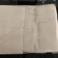 Set asciugamani completi e tappetini