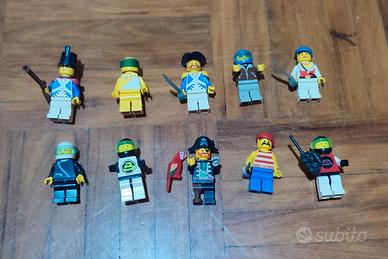 Lego mattoncini e minifigure