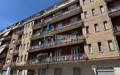 VIA VIVERONE CON AMPIO BALCONE!