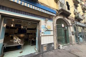 NEGOZIO A NAPOLI
