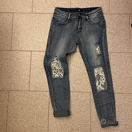 Jeans strappati