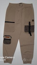 Pantalone Bershka modello Cargo