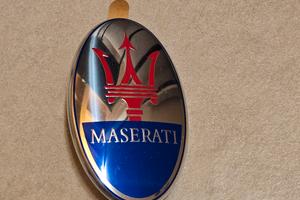 Stemma Anteriore Ovale MASERATI Originale 75X47