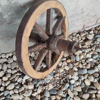 ruota antica in legno 