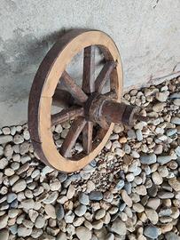 ruota antica in legno 