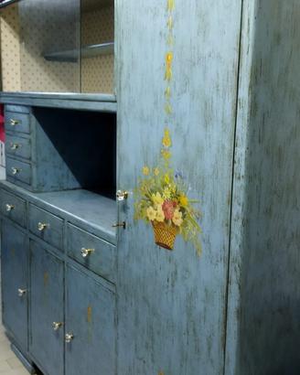 Credenza del 1950 azzura con decori floreali