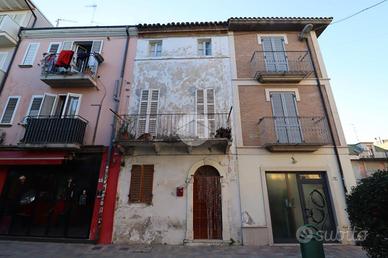 5 LOCALI A SAN BENEDETTO DEL TRONTO