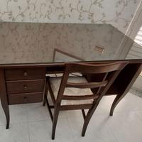 Scrivania classica con sedia