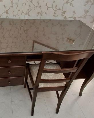 Scrivania classica con sedia