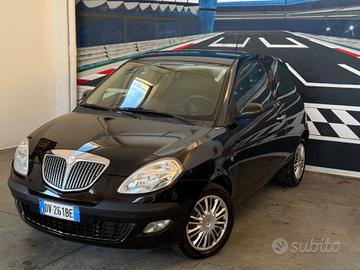 Lancia Ypsilon 1.3 MJT 75 CV Platino