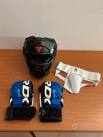 Attrezzatura Sparring Casco Guanti e paragenitali