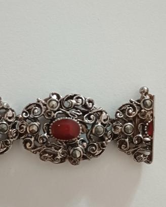 Bracciale vintage antico lavorato con pietre rosse